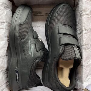 Sketchers go, walk, arch fit men’s shoes